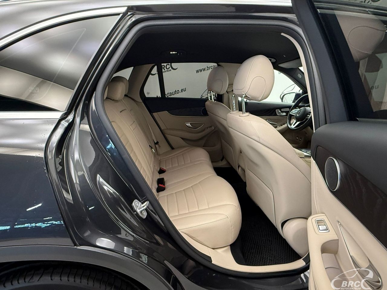 Mercedes-Benz GLC300 | 6
