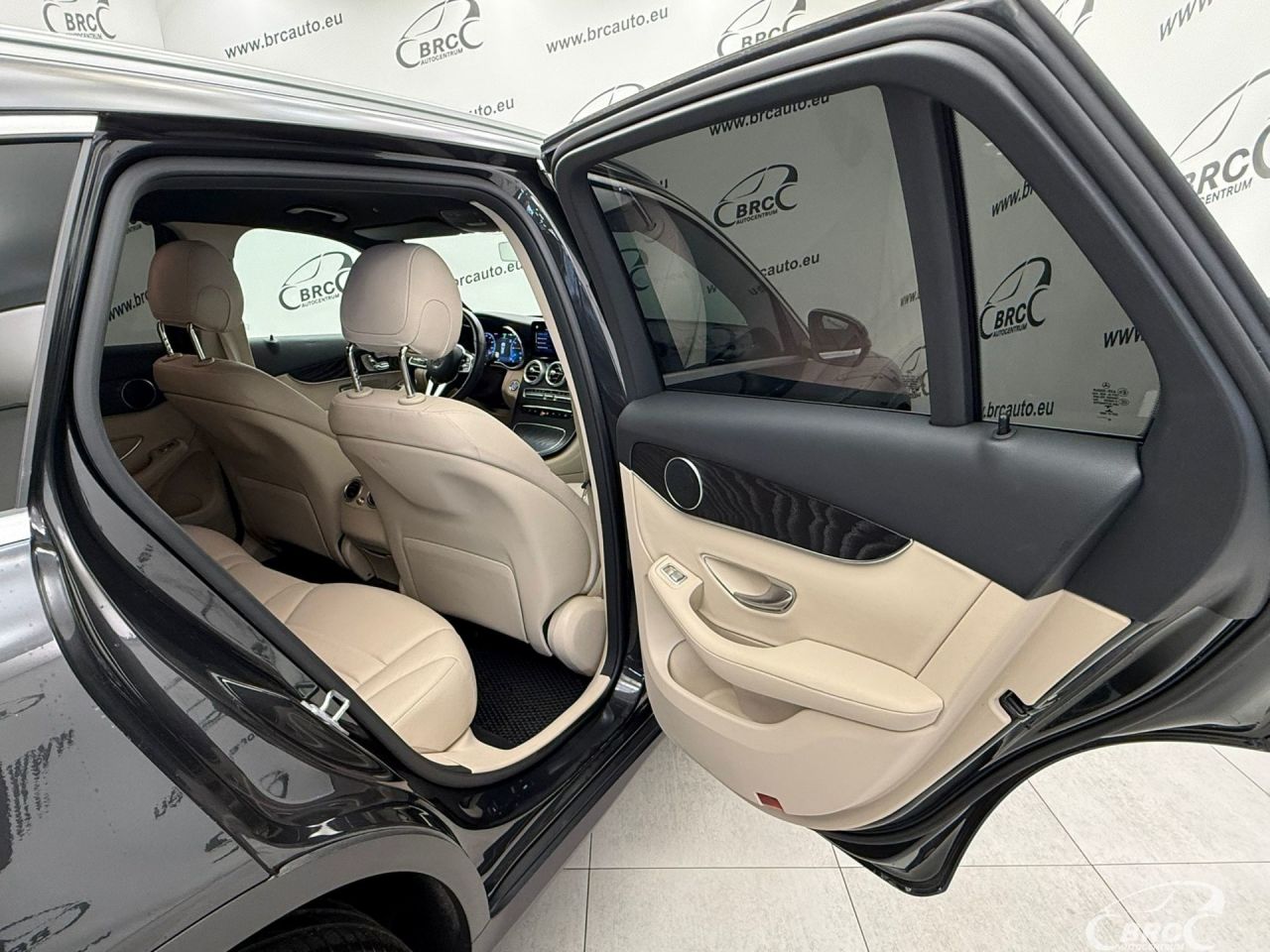 Mercedes-Benz GLC300 | 5