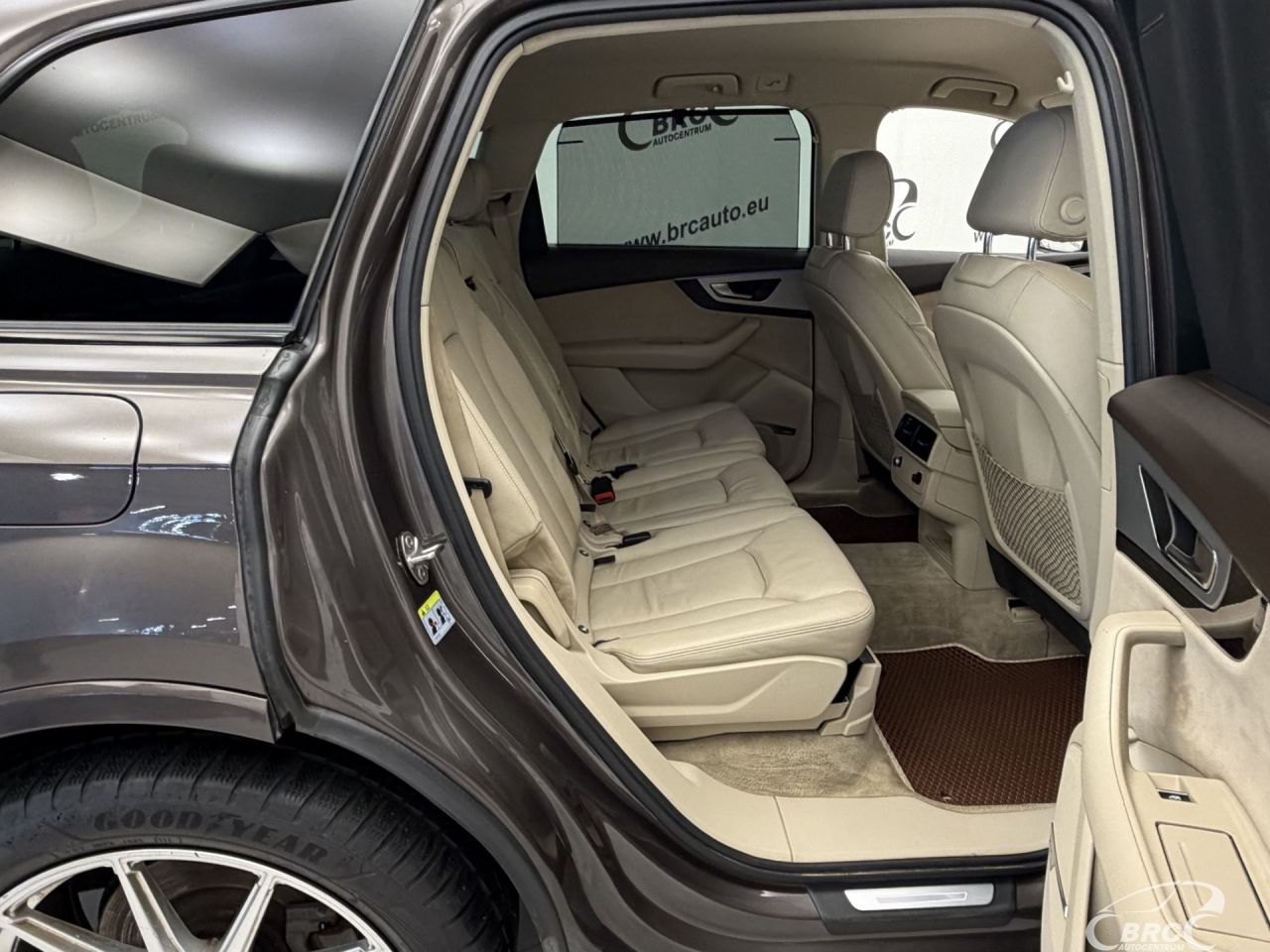 Audi Q7 | 9