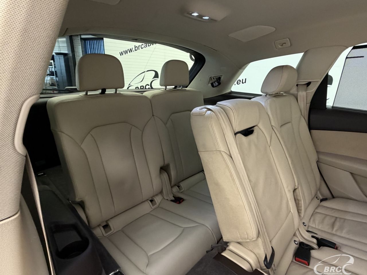 Audi Q7 | 12
