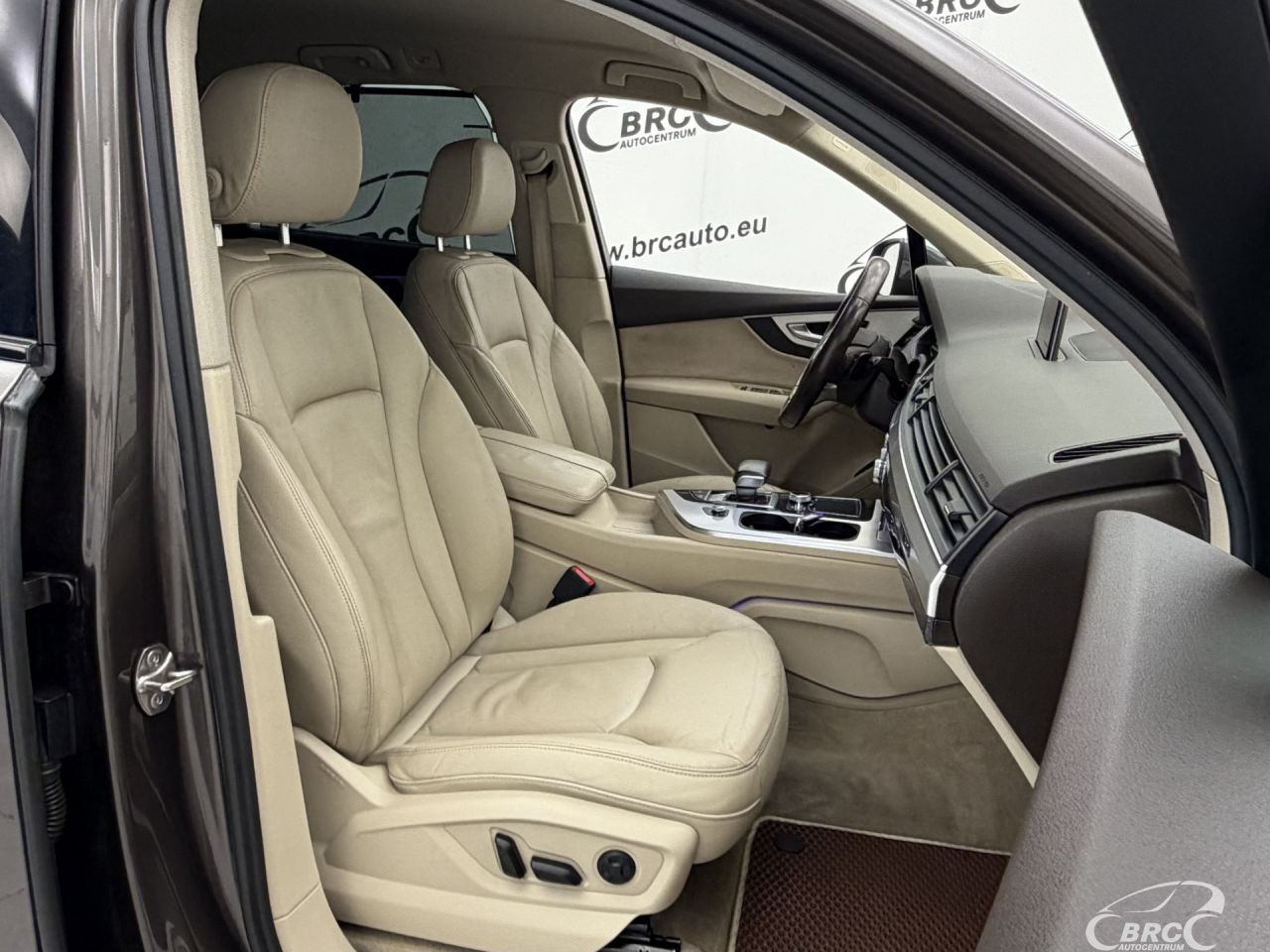 Audi Q7 | 6