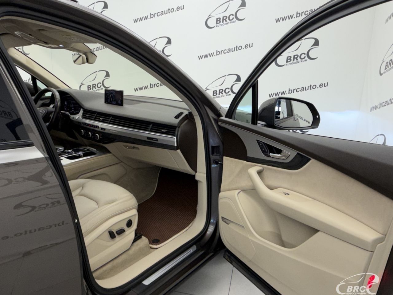 Audi Q7 | 7