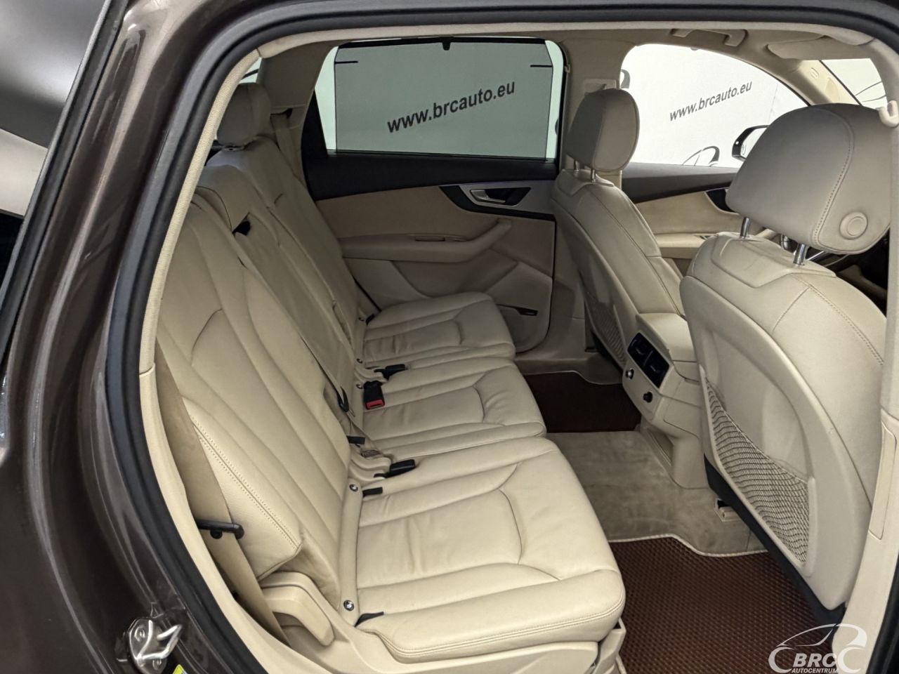 Audi Q7 | 10