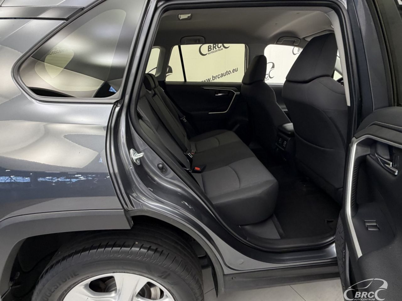 Toyota RAV4 | 8