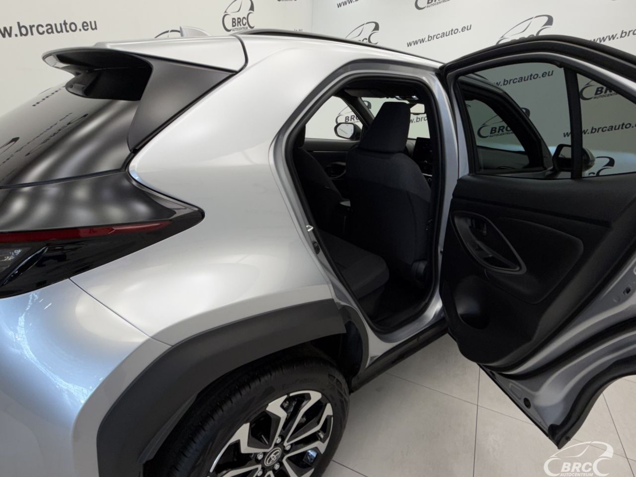 Toyota Yaris | 11