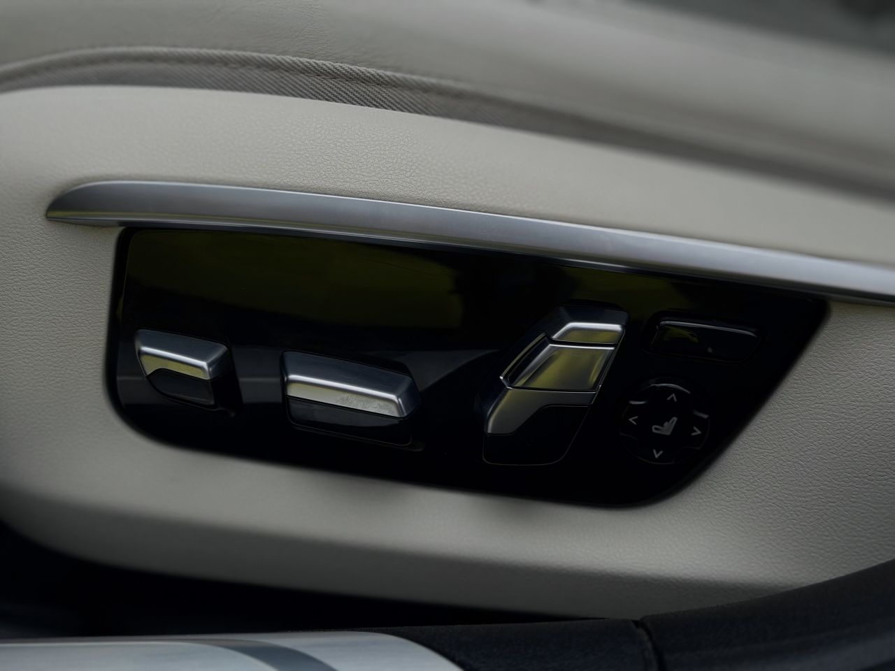 BMW 740 | 24