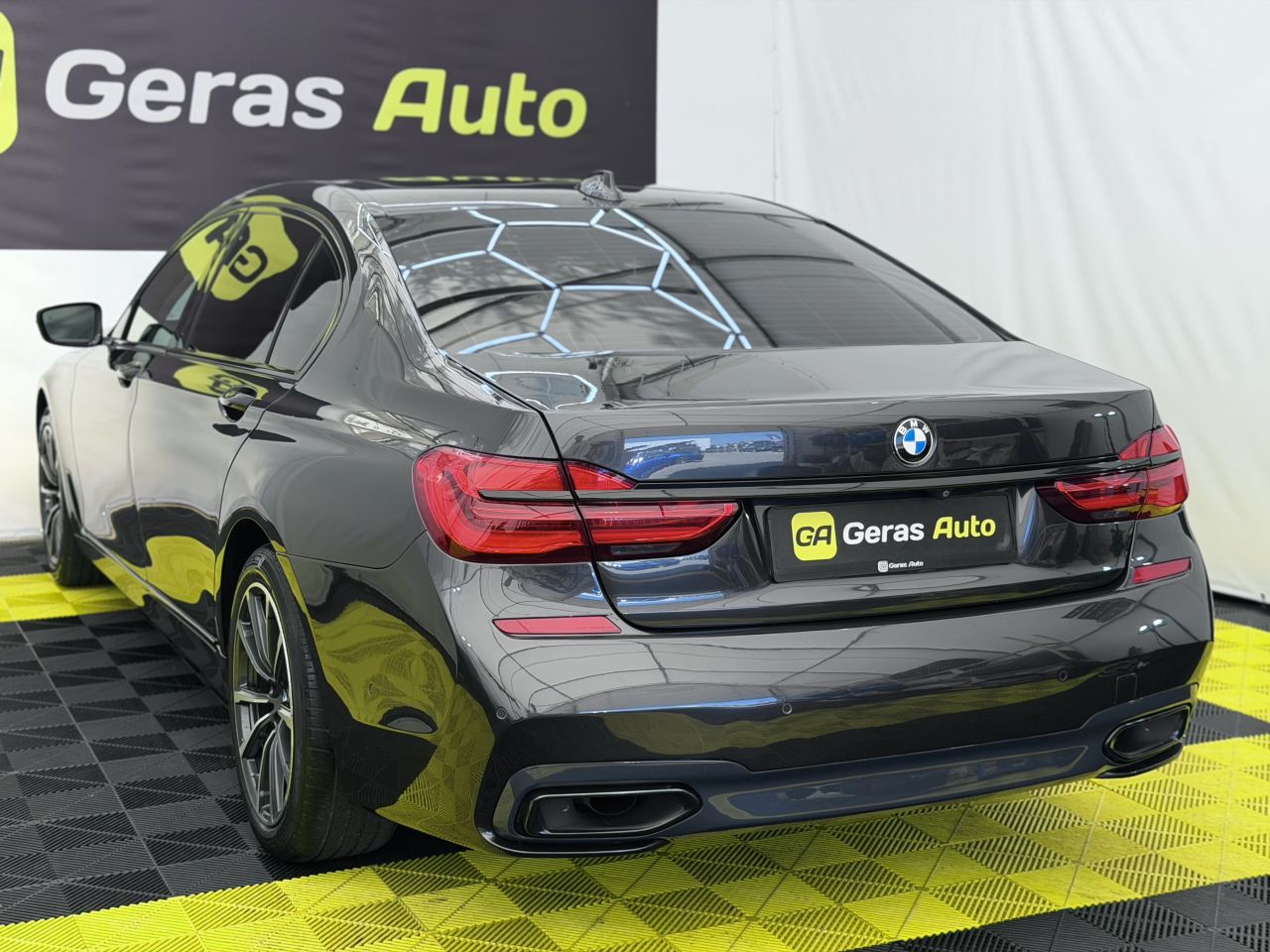 BMW 740 | 5