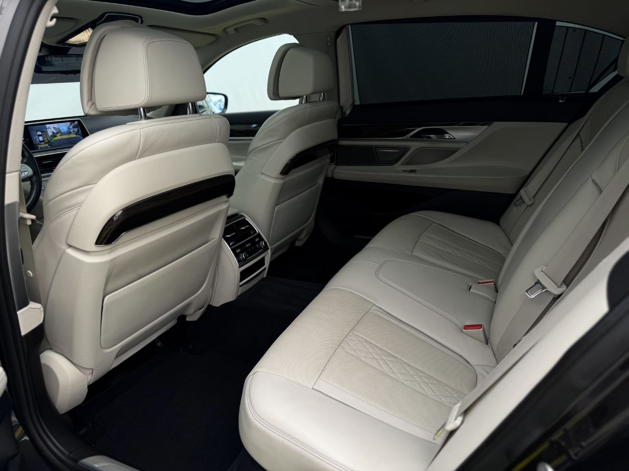 BMW 740 | 10