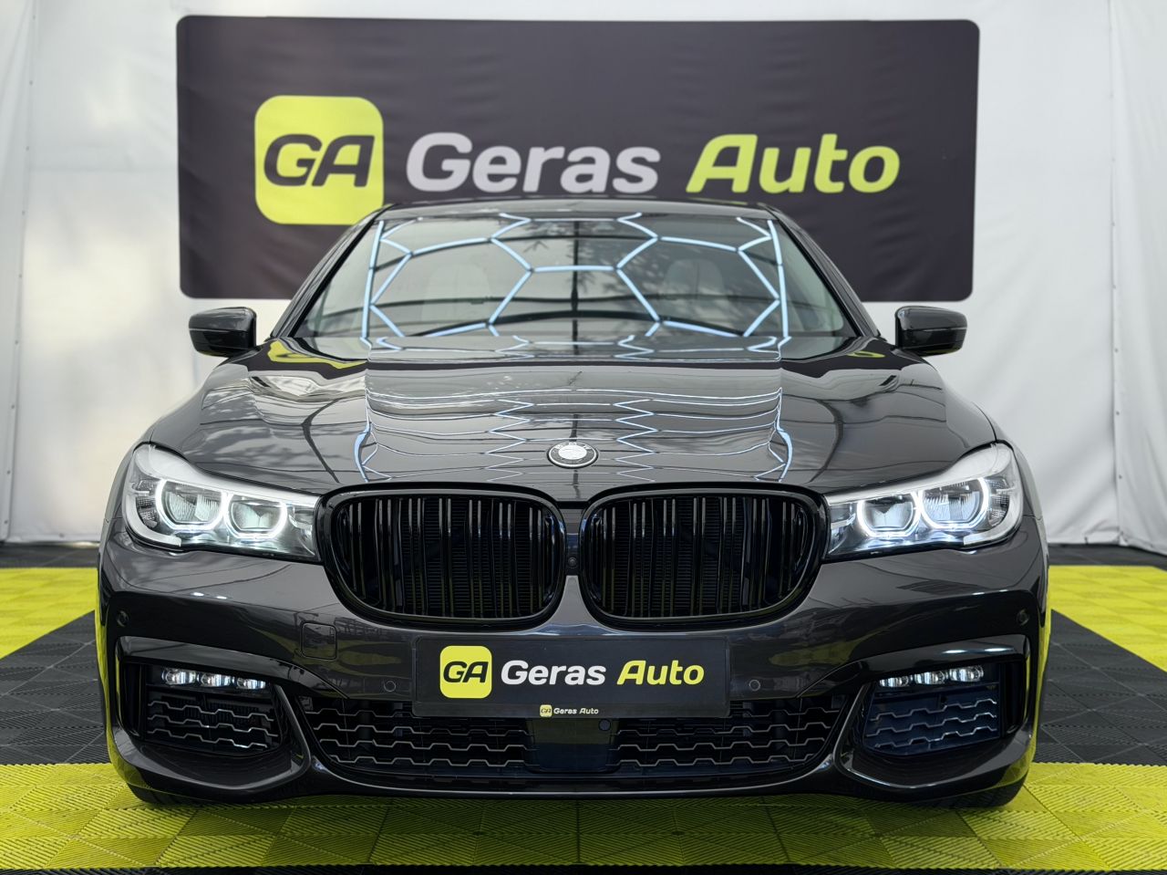 BMW 740 | 1