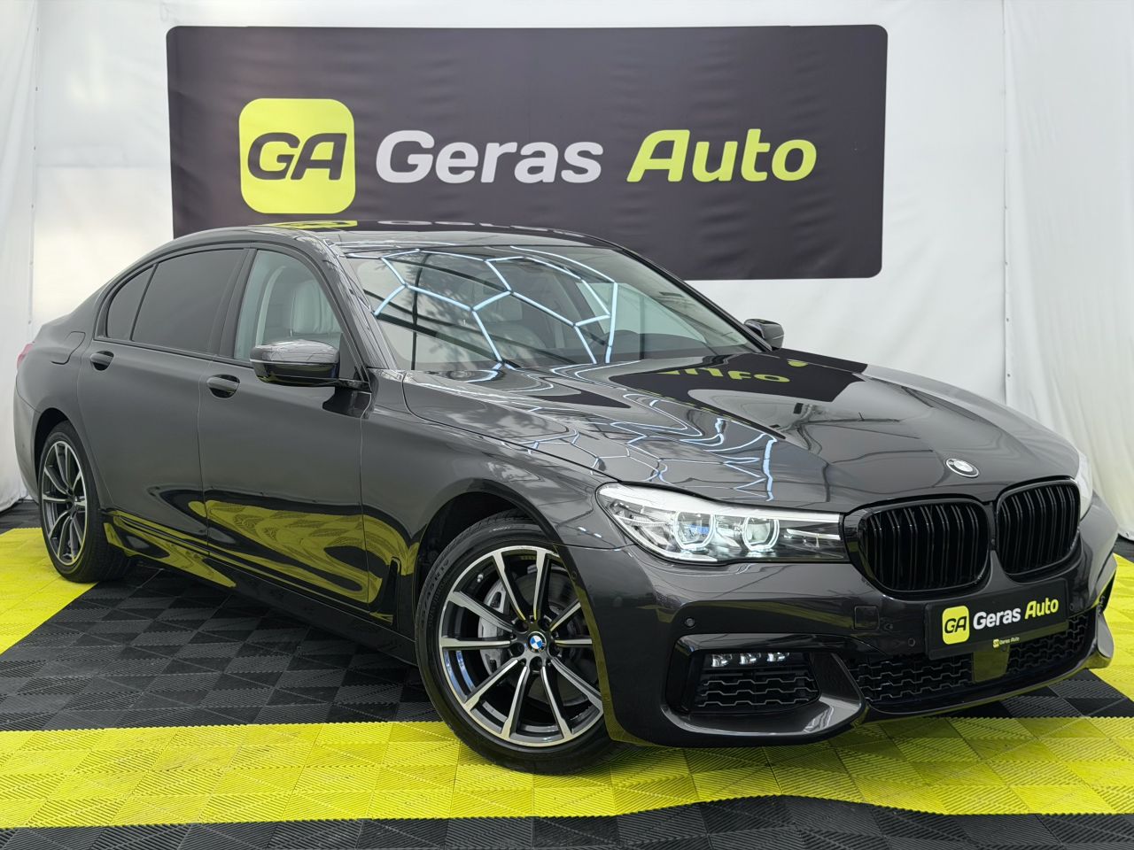 BMW 740 | 2