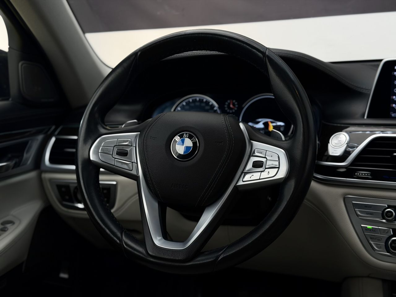 BMW 740 | 18