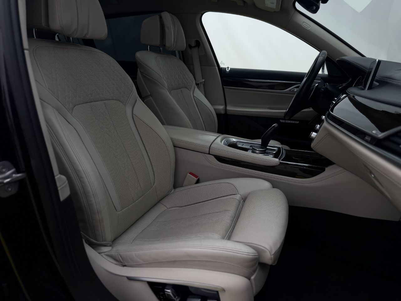 BMW 740 | 14