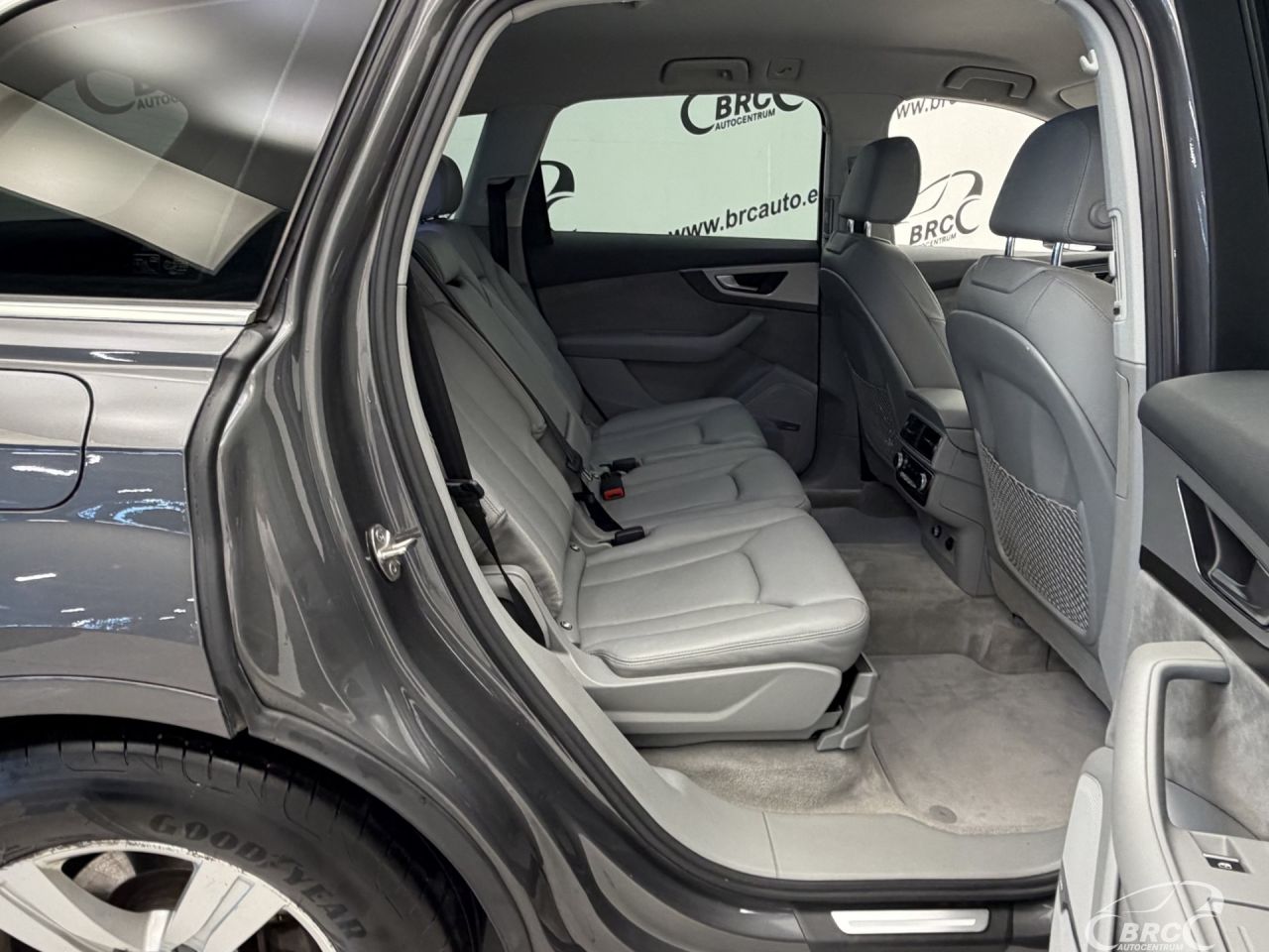 Audi Q7 | 9