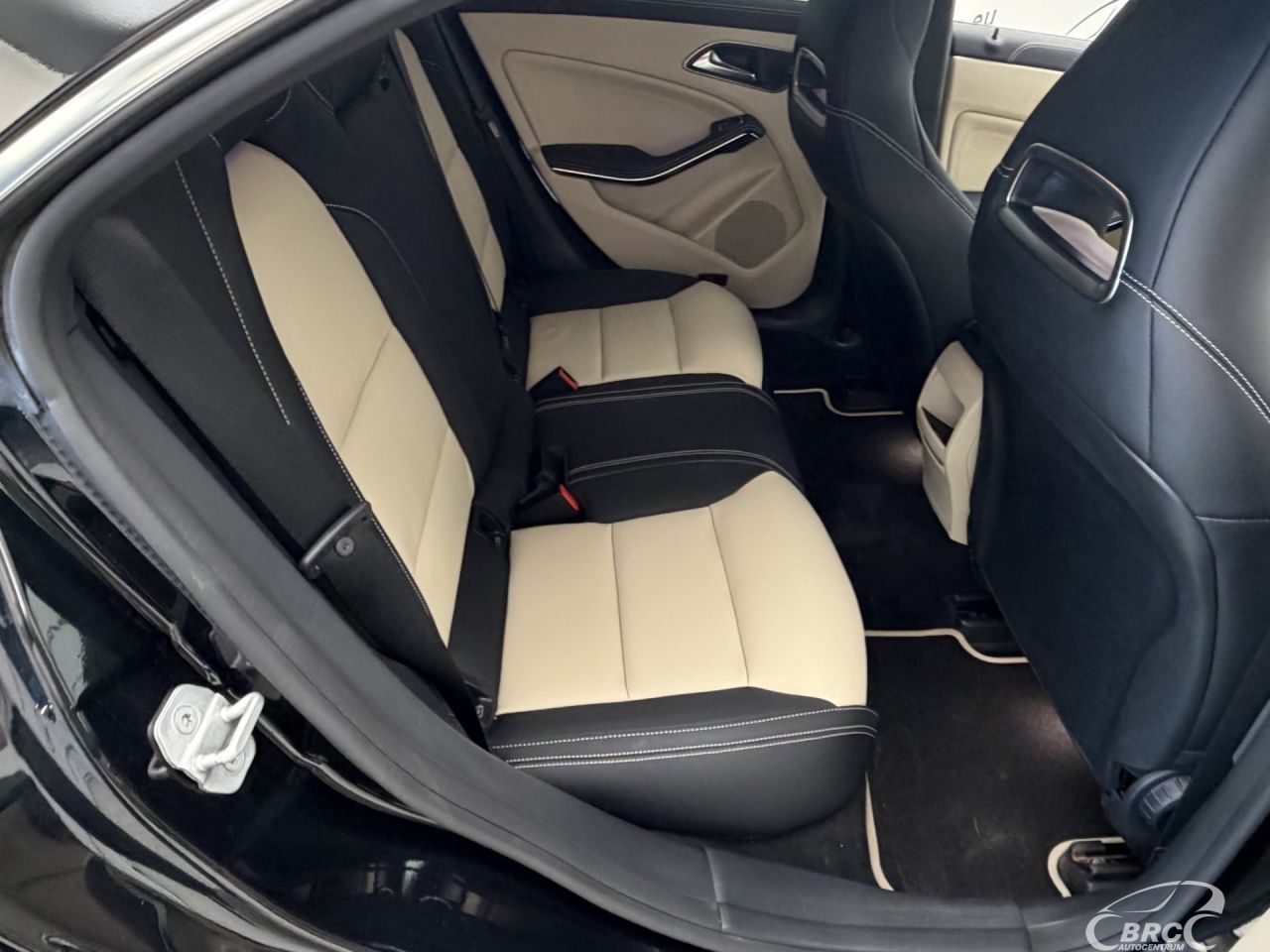 Mercedes-Benz CLA180 | 10