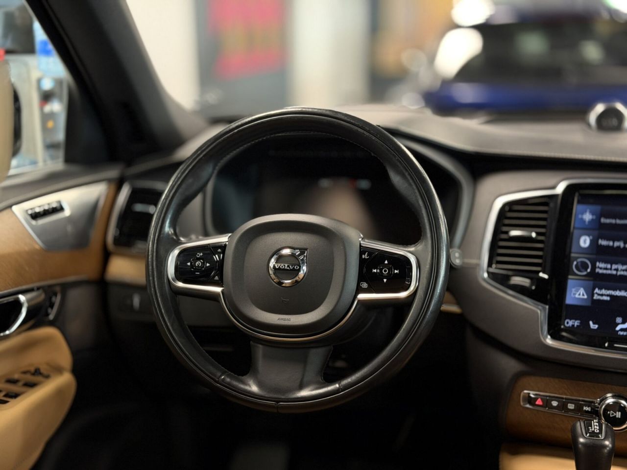 Volvo XC90 | 10