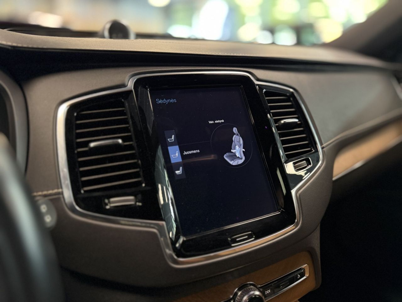 Volvo XC90 | 17