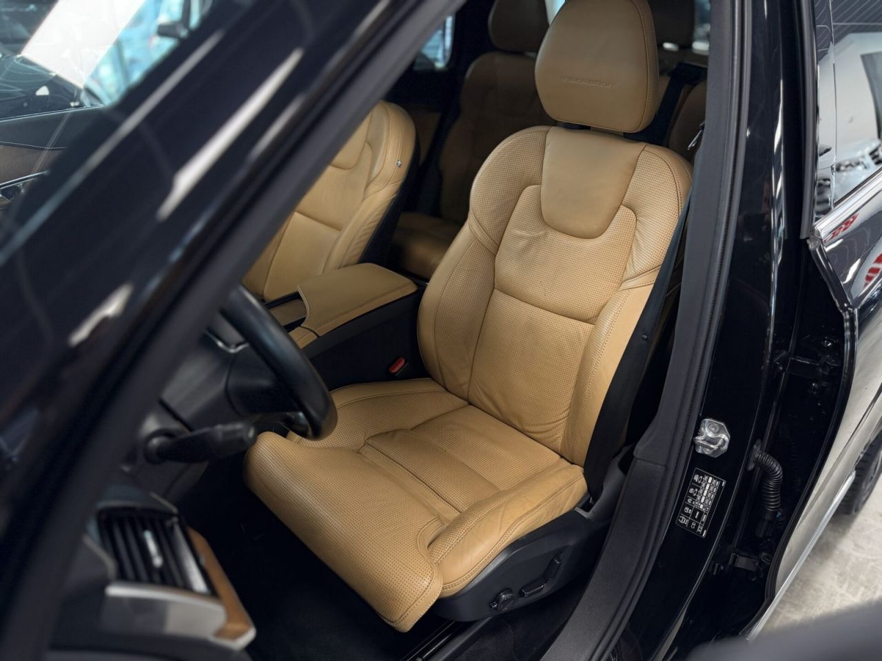 Volvo XC90 | 22