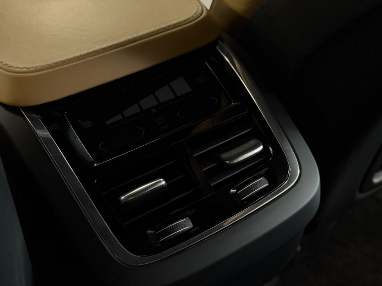 Volvo XC90 | 33