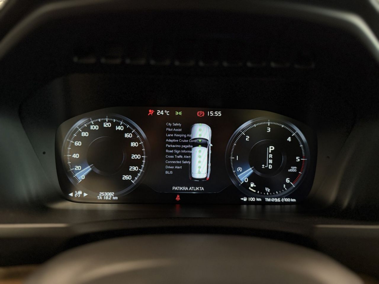 Volvo XC90 | 24