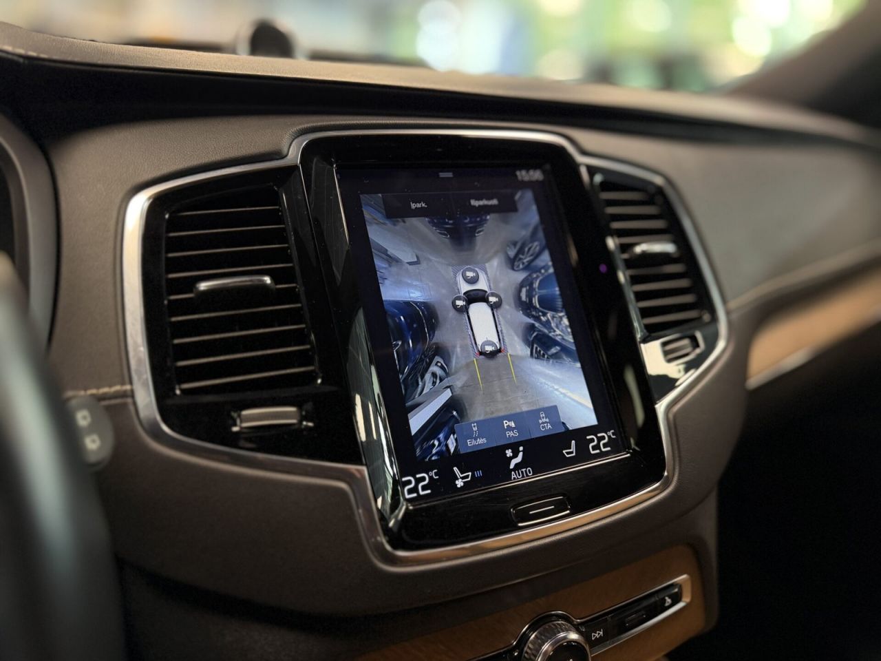 Volvo XC90 | 28
