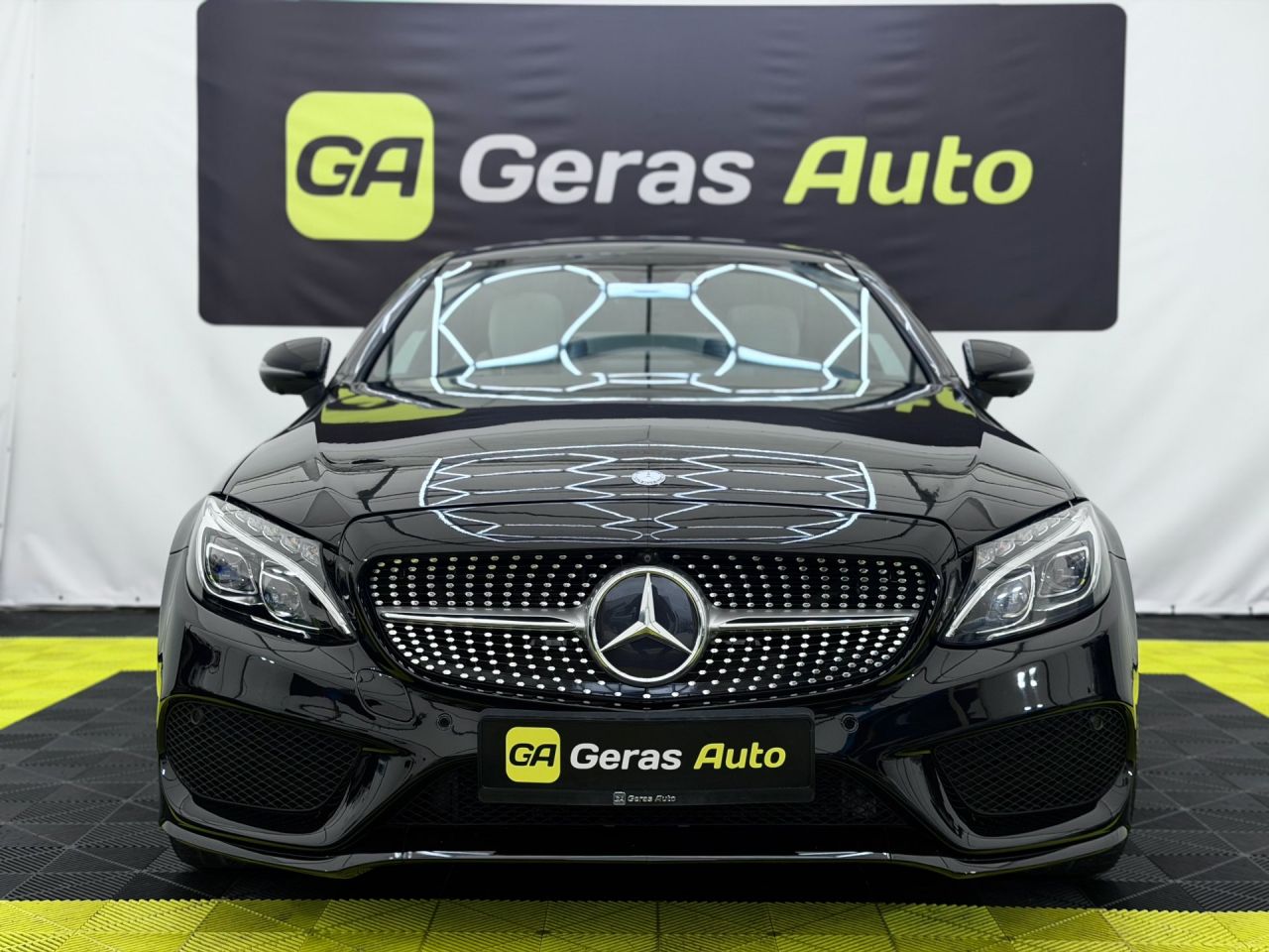 Mercedes-Benz C300 | 1