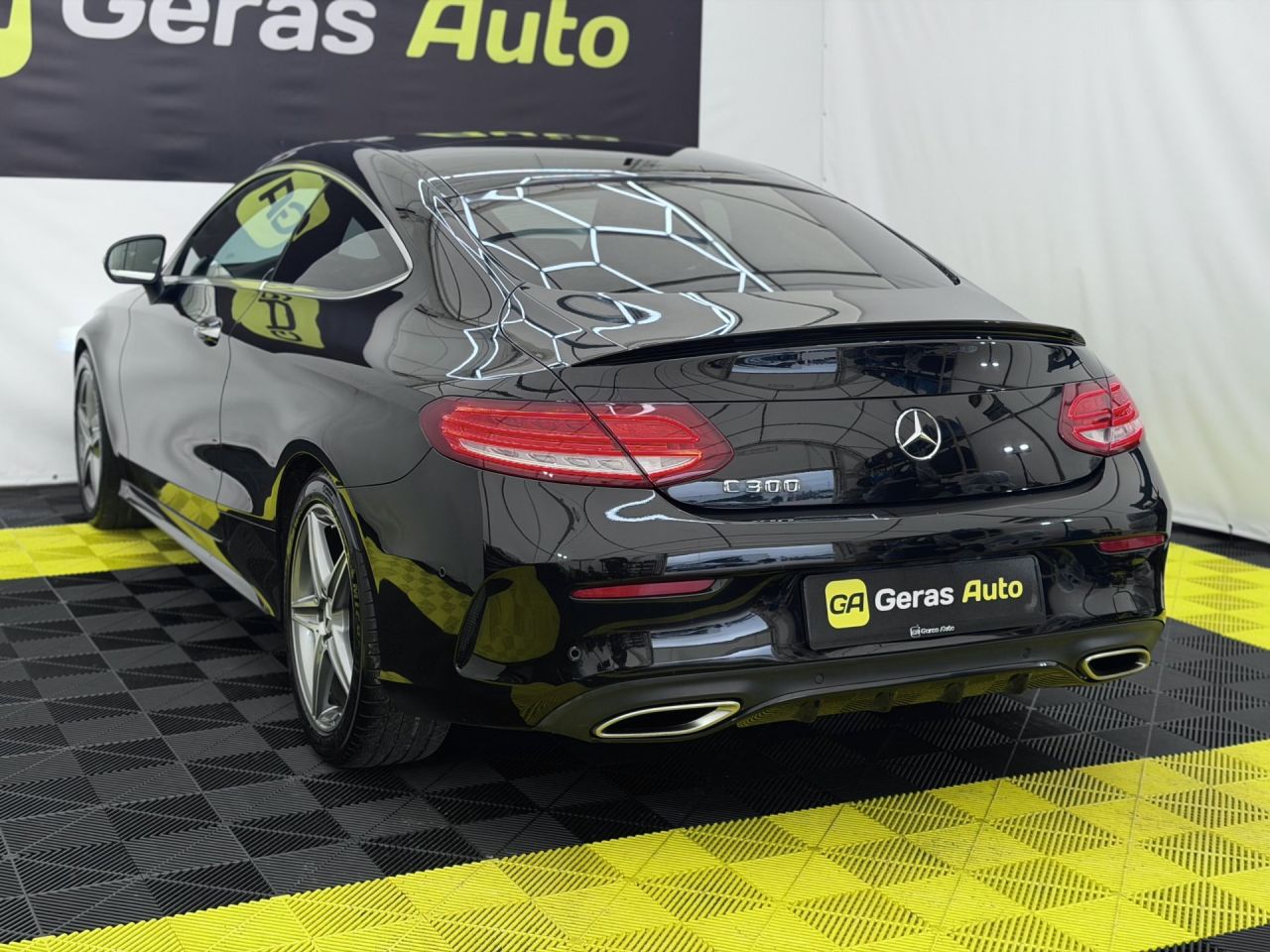 Mercedes-Benz C300 | 5