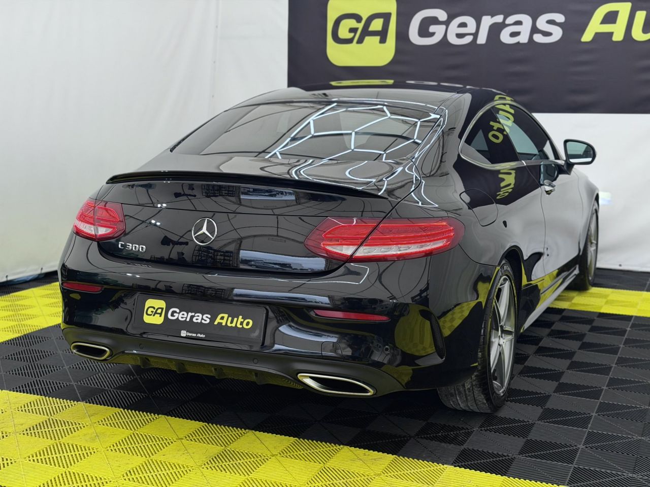 Mercedes-Benz C300 | 3