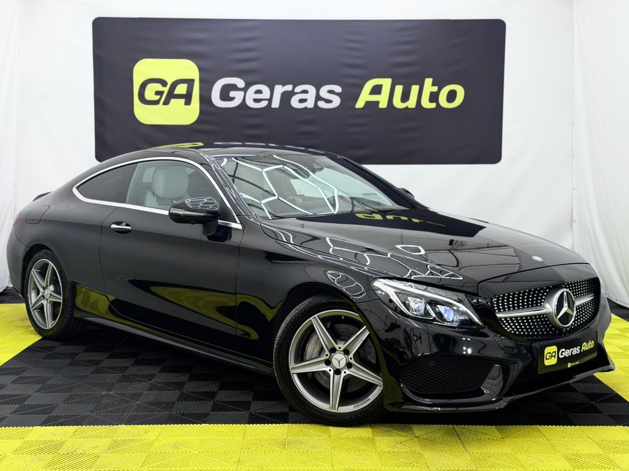 Mercedes-Benz C300 | 2