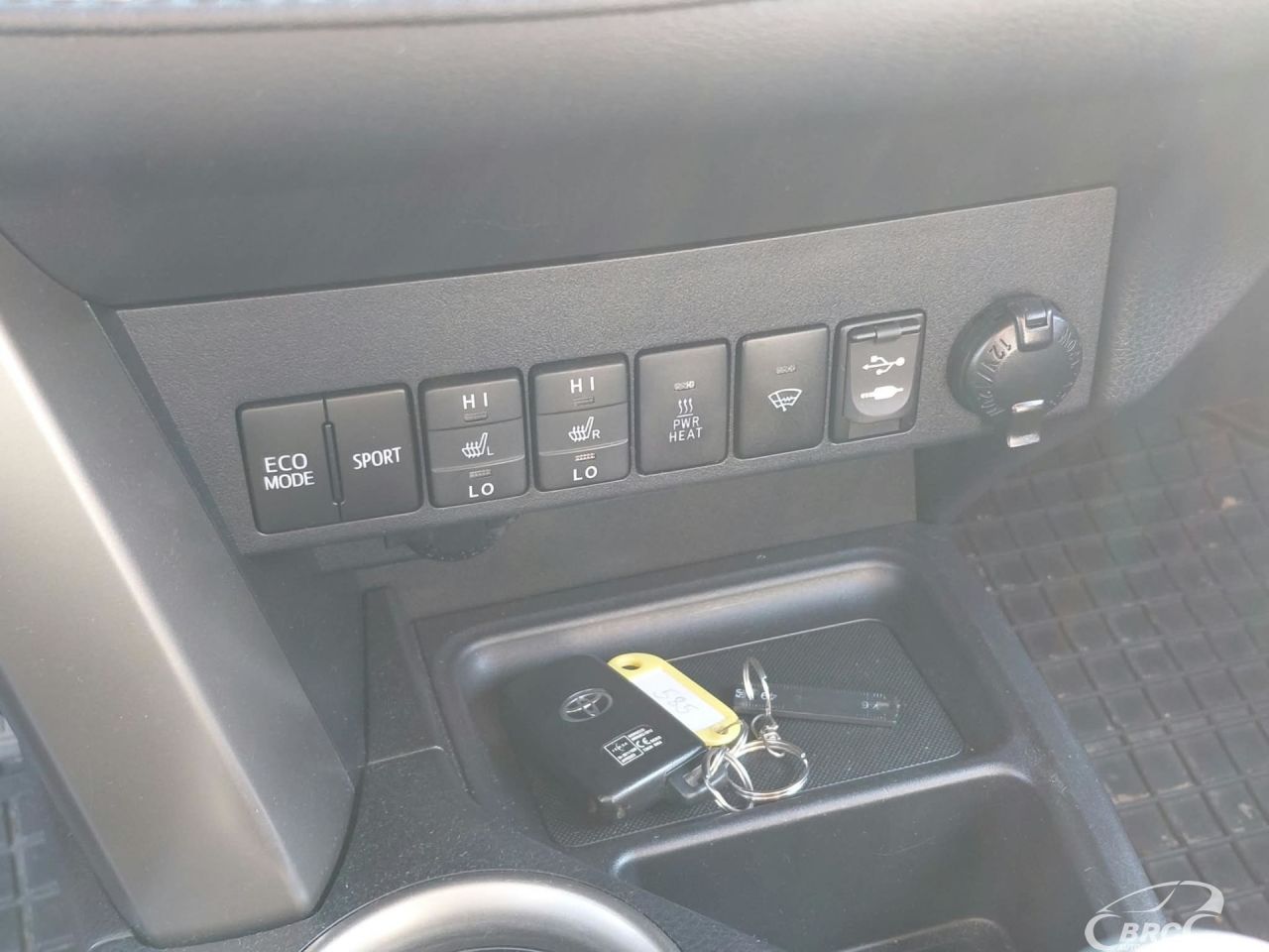 Toyota RAV4 | 18