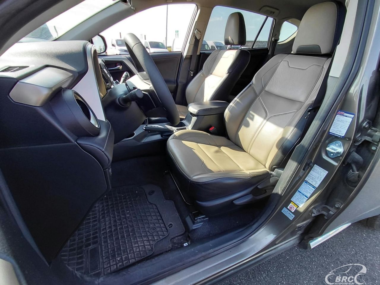 Toyota RAV4 | 10