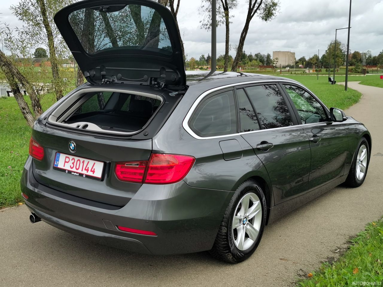 BMW 330 | 6