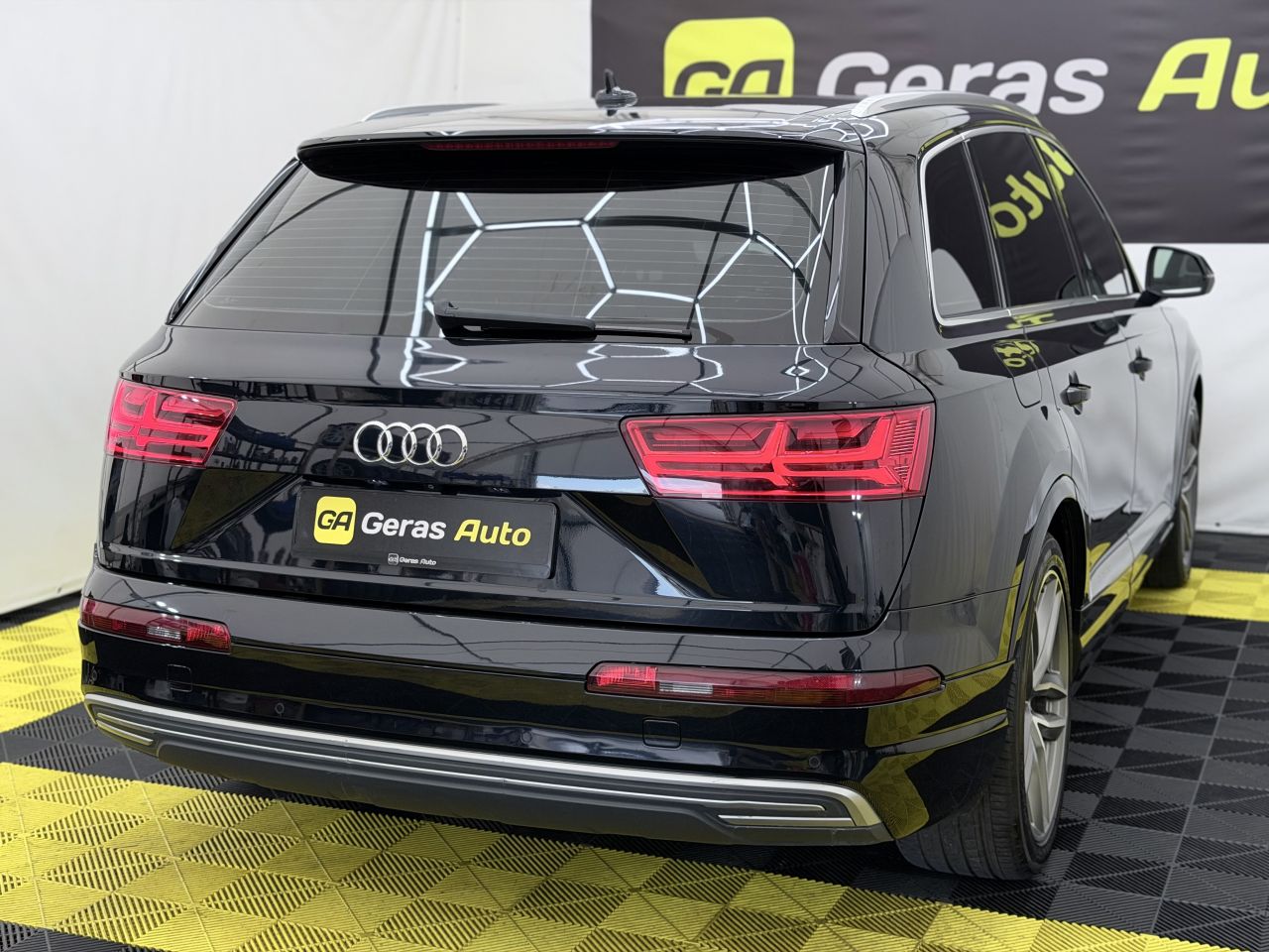 Audi Q7 | 3