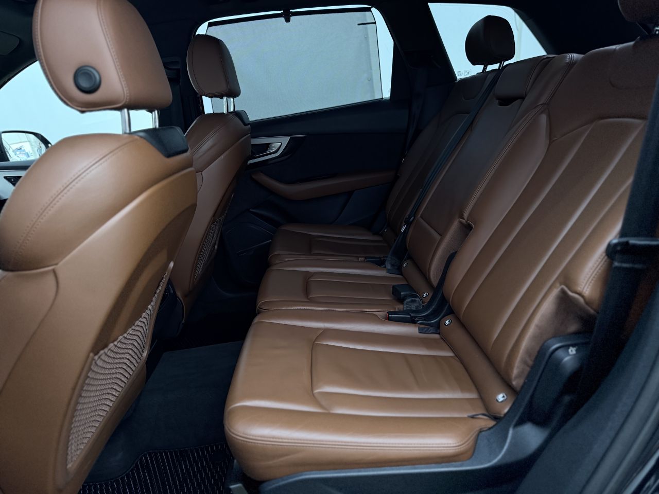 Audi Q7 | 10