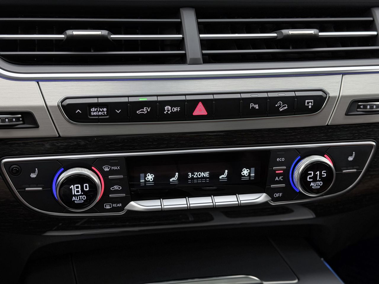 Audi Q7 | 25