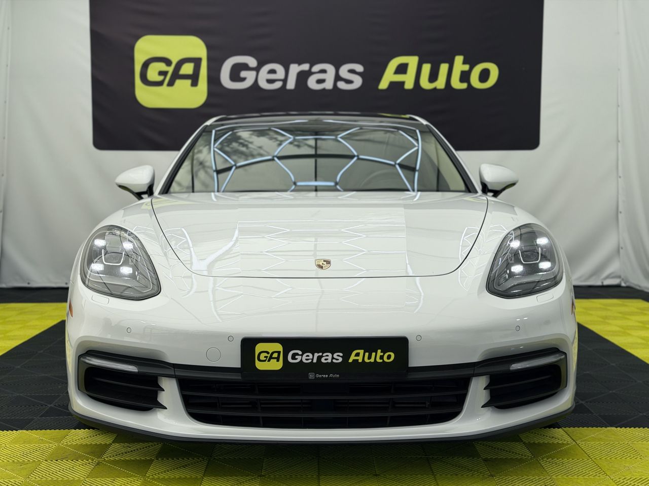 Porsche Panamera | 1