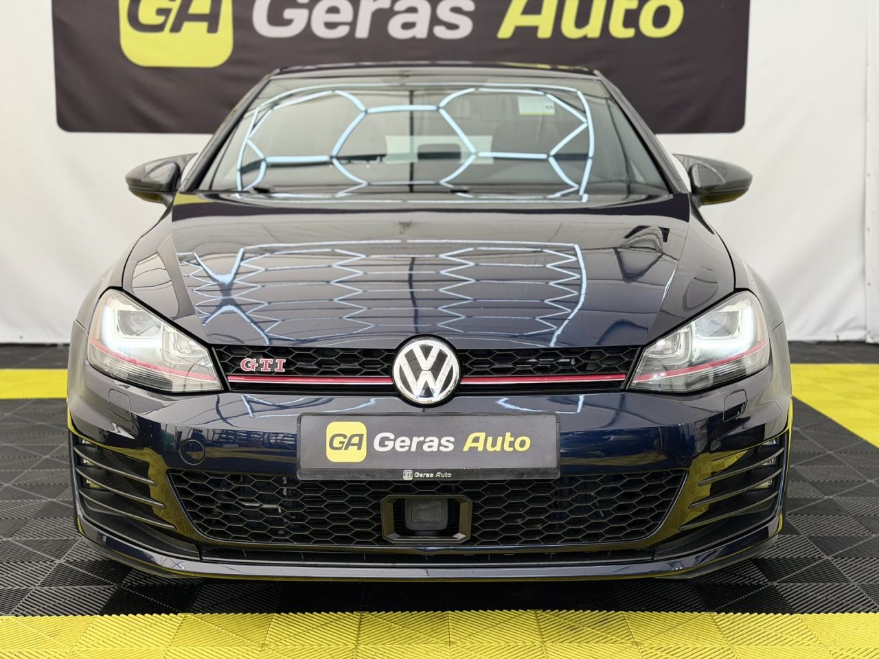Volkswagen Golf | 1