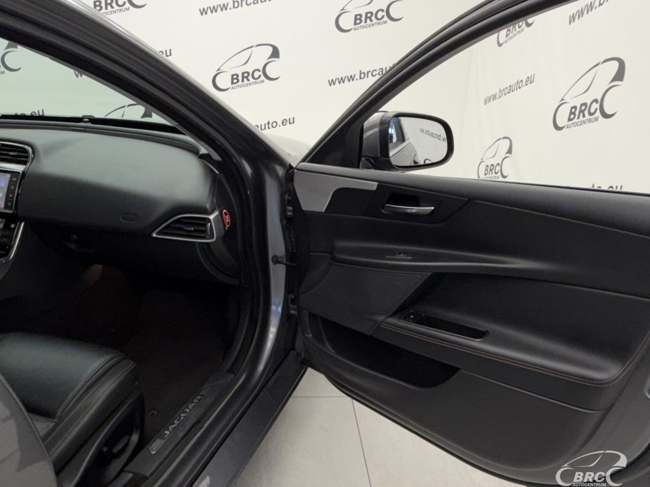 Jaguar XE | 7