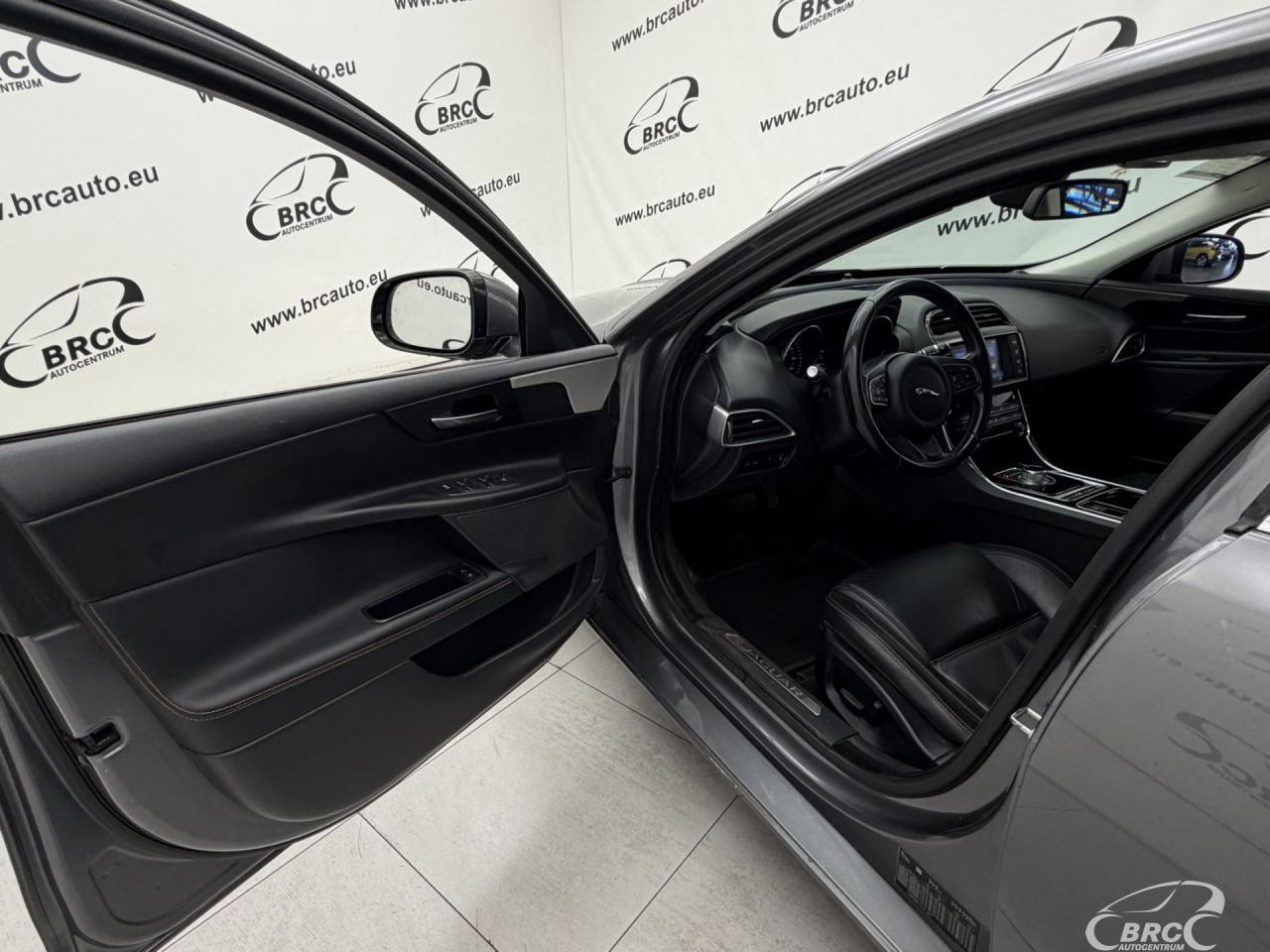 Jaguar XE | 17