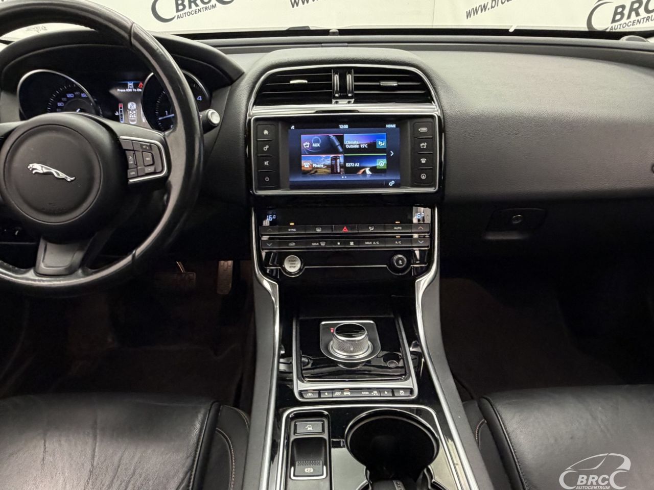 Jaguar XE | 13