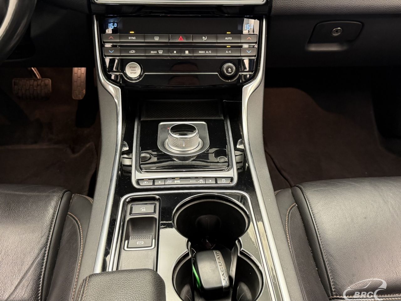 Jaguar XE | 16