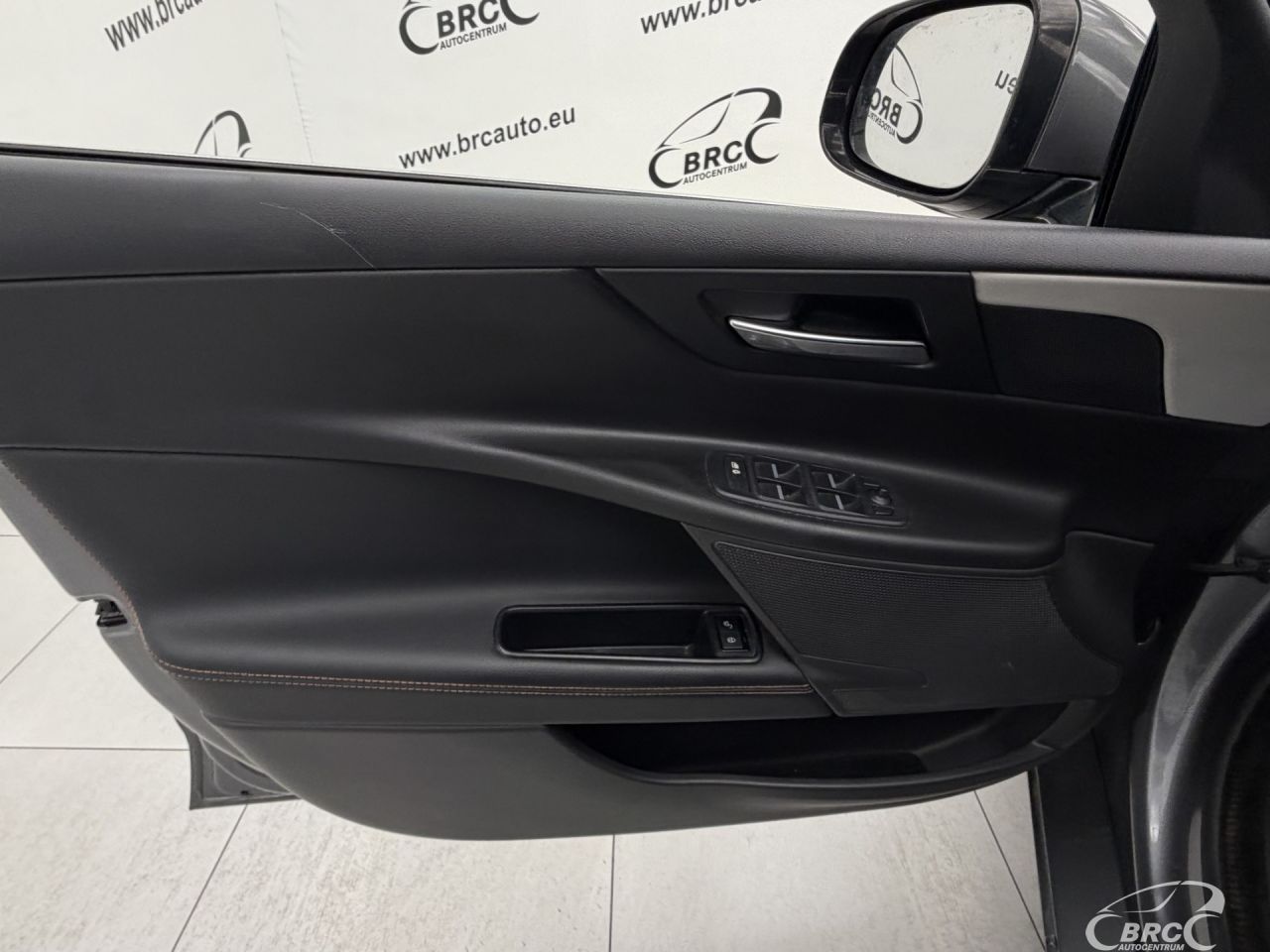 Jaguar XE | 18