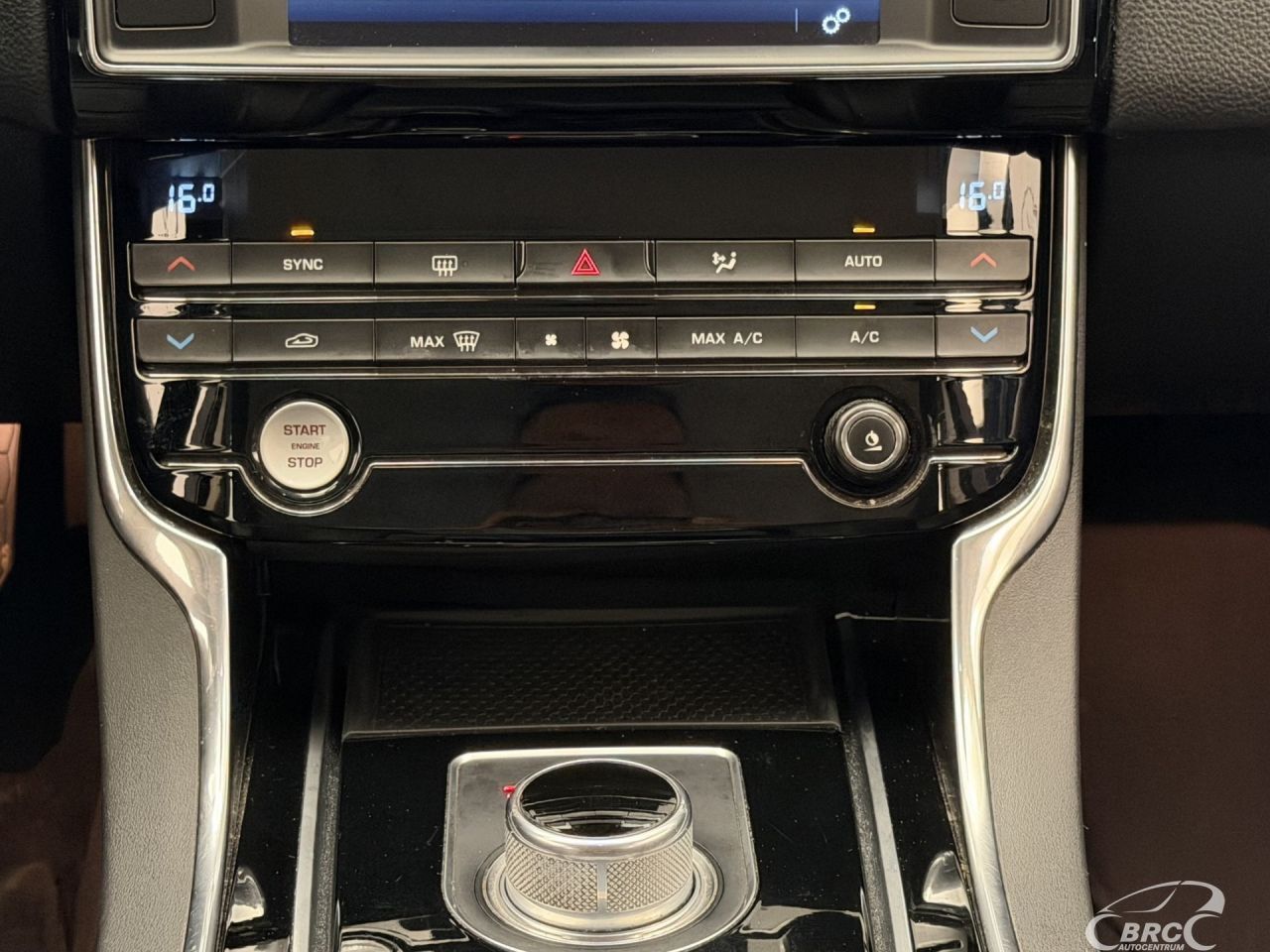 Jaguar XE | 15