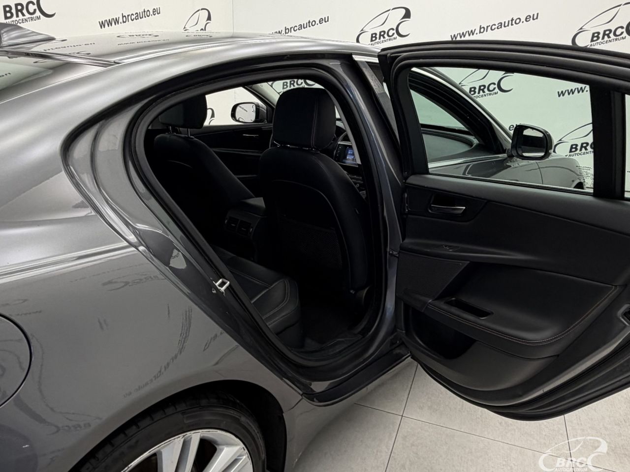 Jaguar XE | 11