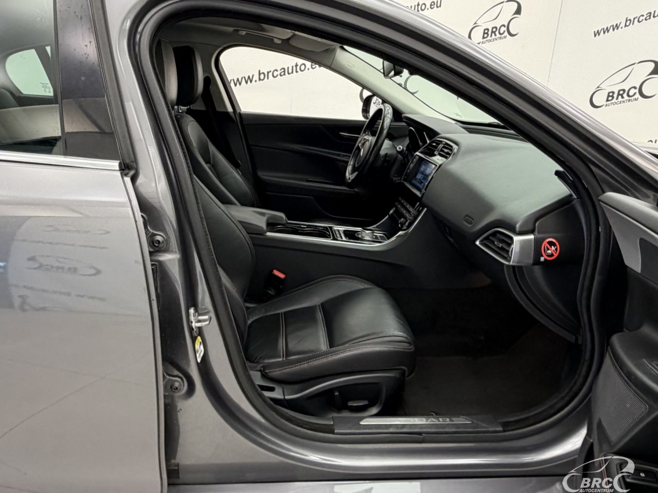 Jaguar XE | 3