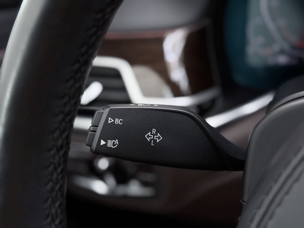 BMW 740 | 33