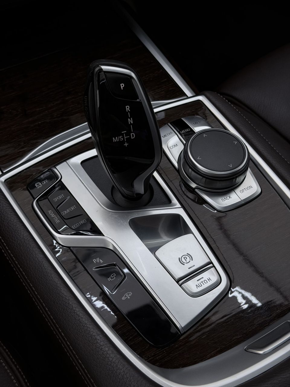 BMW 740 | 25