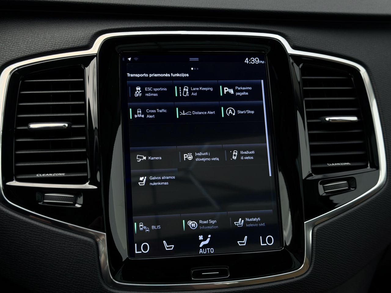 Volvo XC90 | 30
