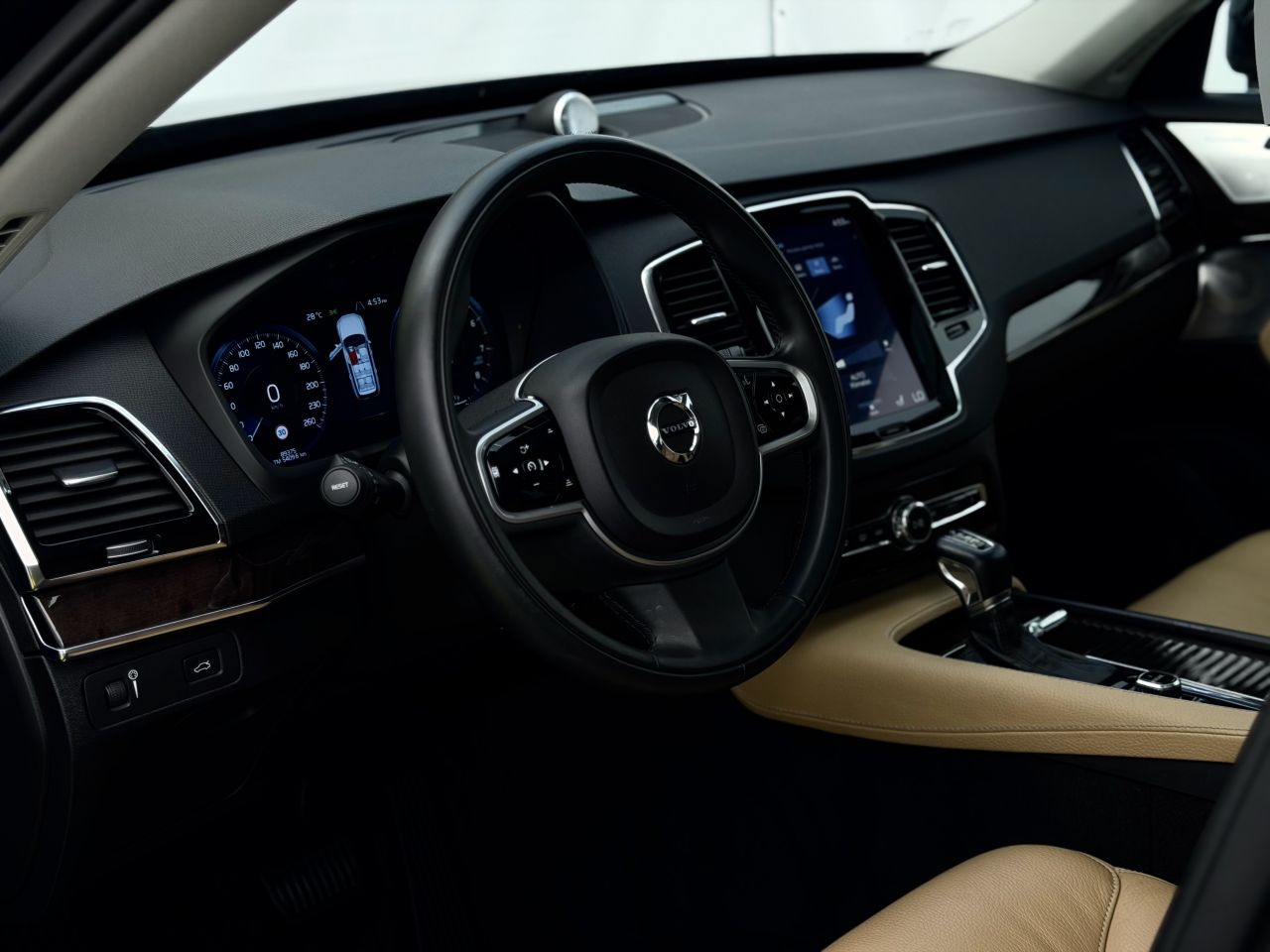 Volvo XC90 | 8