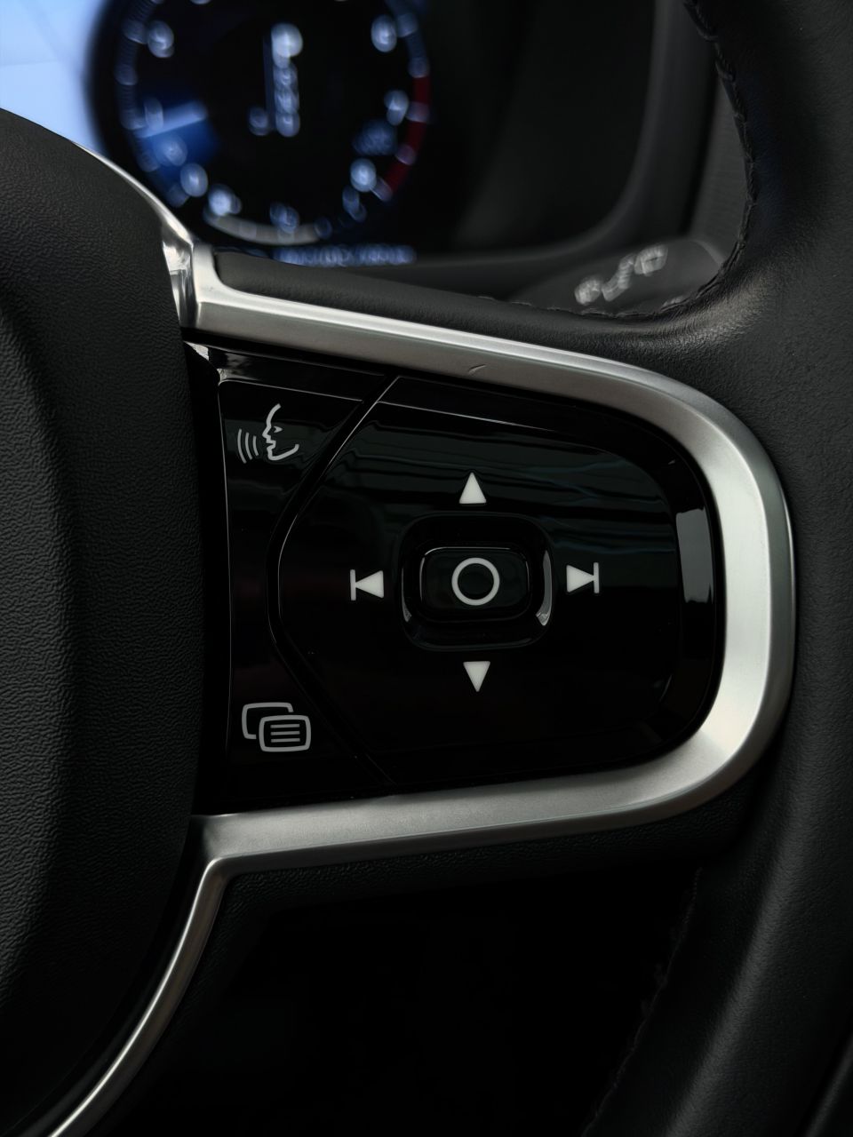 Volvo XC90 | 35