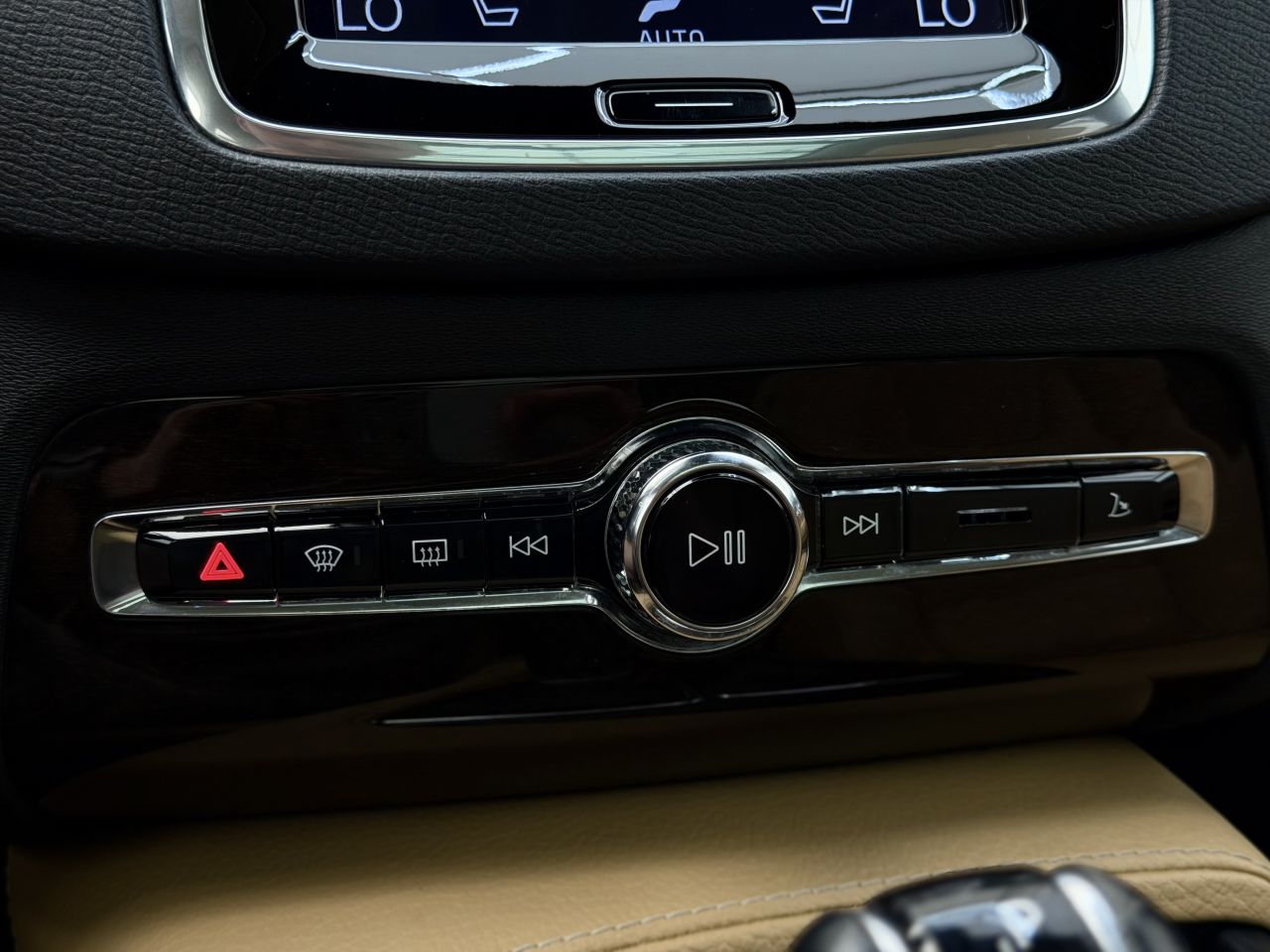 Volvo XC90 | 28